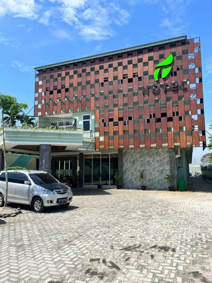 T Hotel Kualanamu Lubukpakam Exterior foto